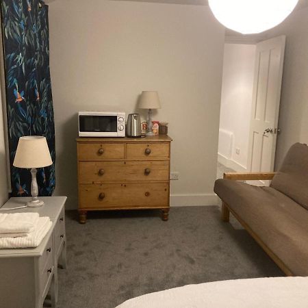 Beautiful 1-Bed Studio In Лондон Экстерьер фото