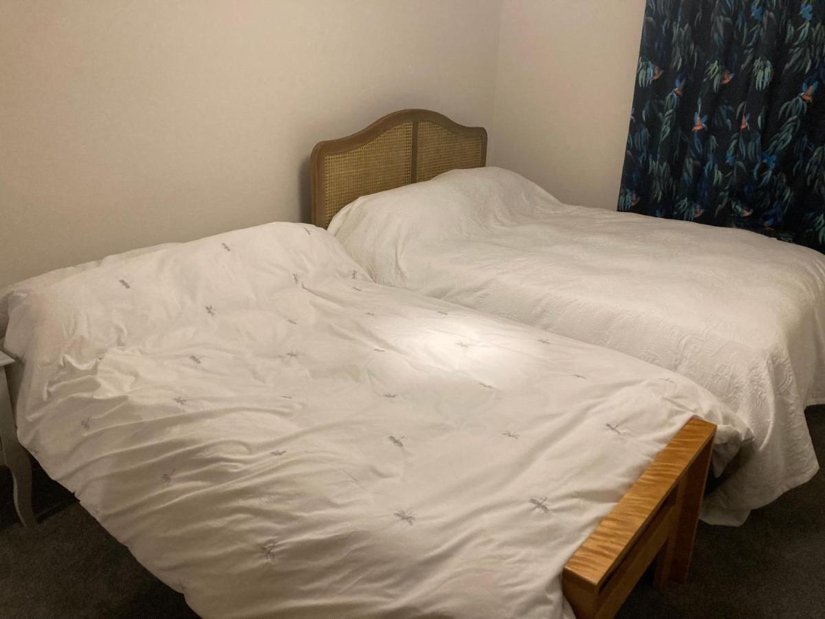 Beautiful 1-Bed Studio In Лондон Экстерьер фото