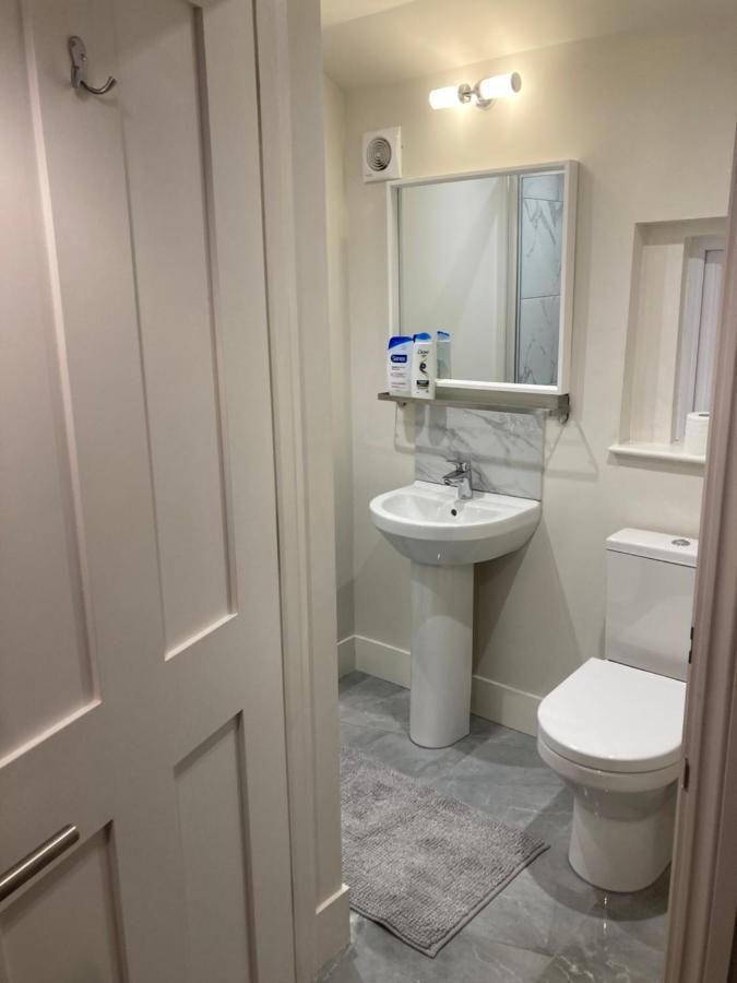 Beautiful 1-Bed Studio In Лондон Экстерьер фото