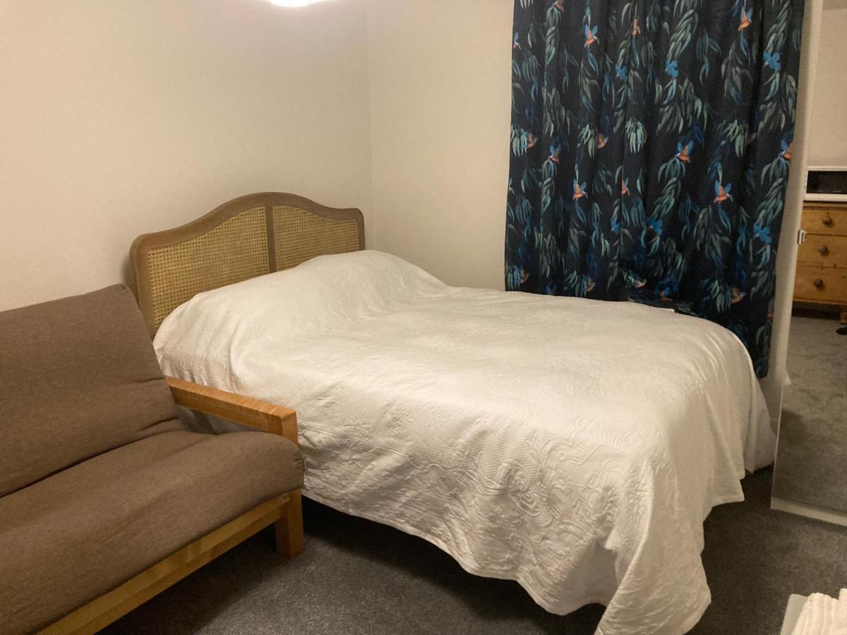Beautiful 1-Bed Studio In Лондон Экстерьер фото
